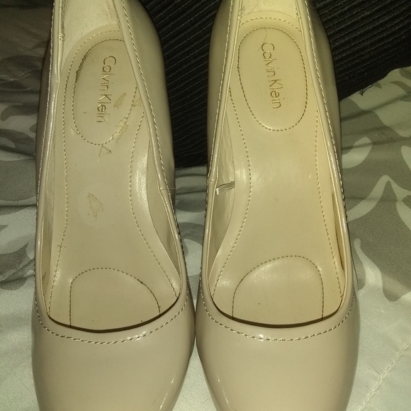 LIKE NEW Calvin Klein size 7 - Picture 5 of 9